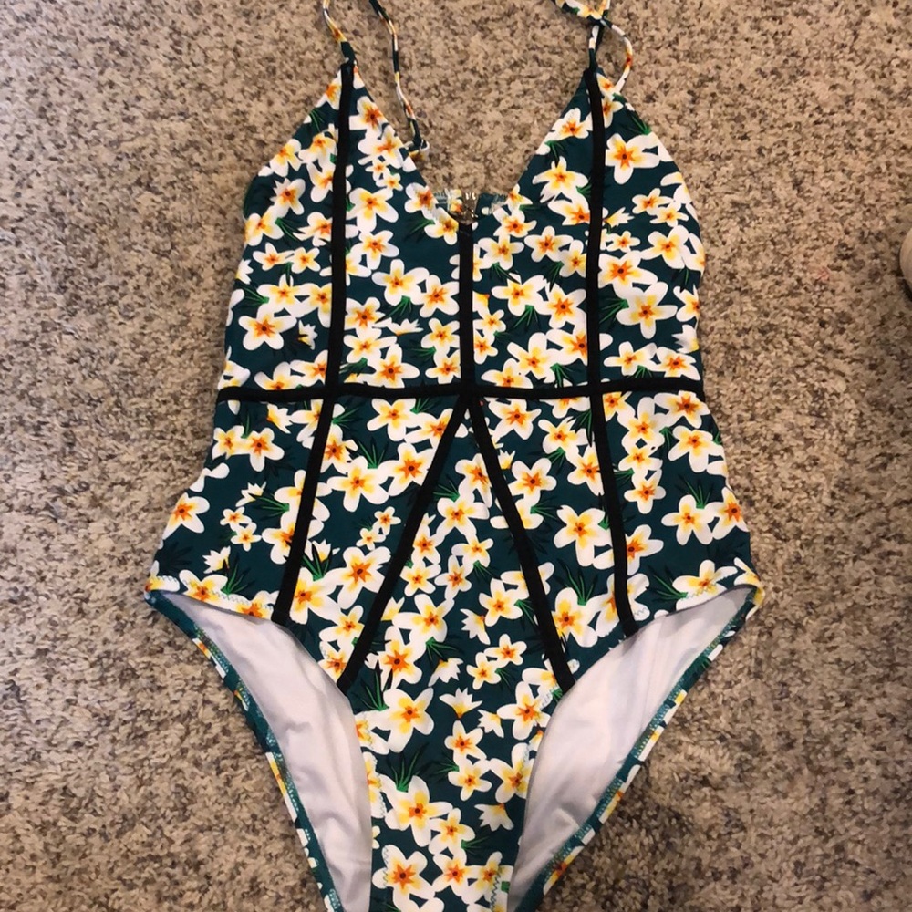Cupshe green yellow medium one piece